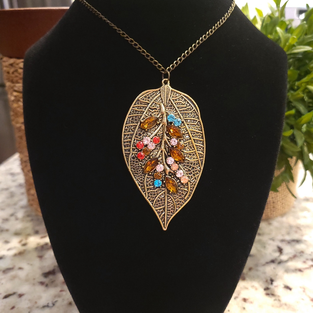 VINTAGE Gold Leaf Pendant Necklace with Multicolor Gems